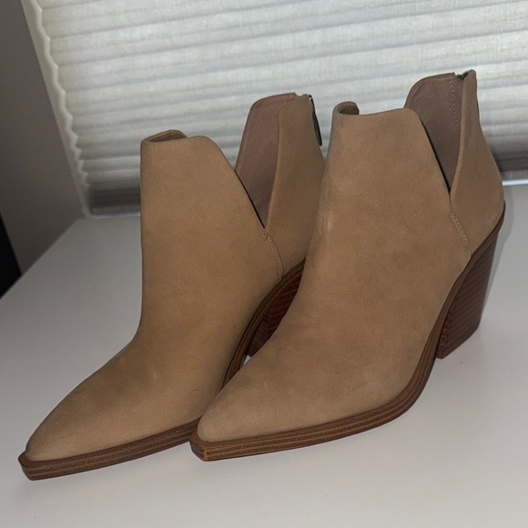 Vince Camuto Tan Suede Ankle Booties with Block Heel - Picture 1 of 10